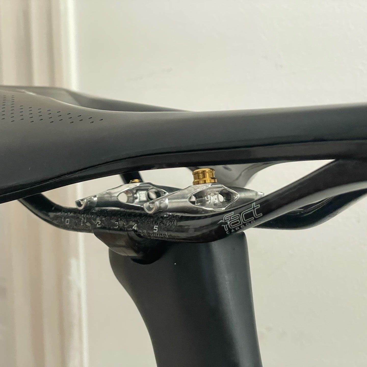 Hylix HY Carbon Seatpost Lightweight Clamp Kit – Compatible with Trek, Specialized Tarmac SL7/SL8, Pinarello, Canyon, Colnago, Giant, BMC