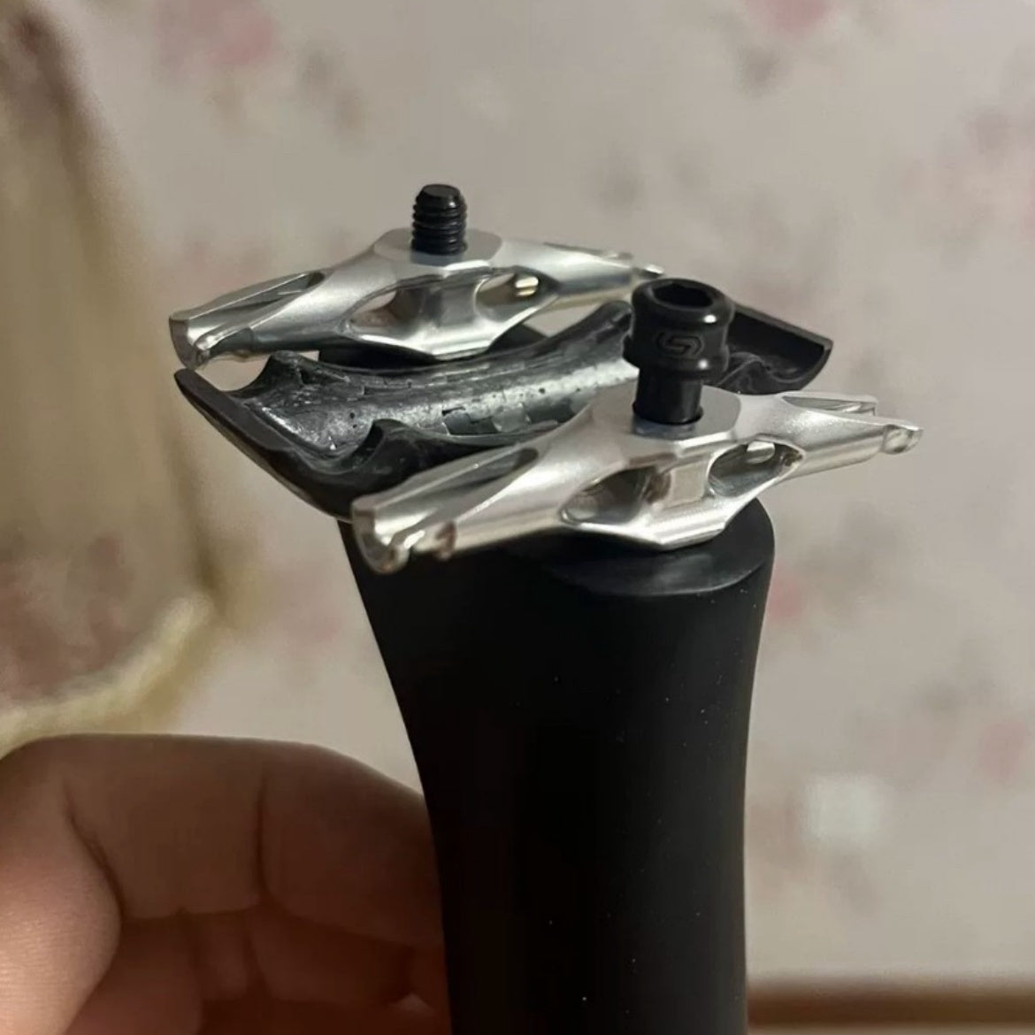 Hylix HY Carbon Seatpost Lightweight Clamp Kit – Compatible with Trek, Specialized Tarmac SL7/SL8, Pinarello, Canyon, Colnago, Giant, BMC