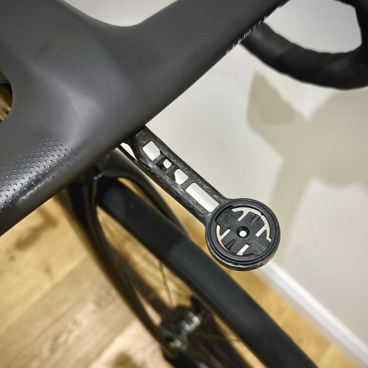 EXS Integrated Handlebar Computer Mount | Carbon Fiber Ultralight Mount (for ELILEE XXE / THM Aero Bars)