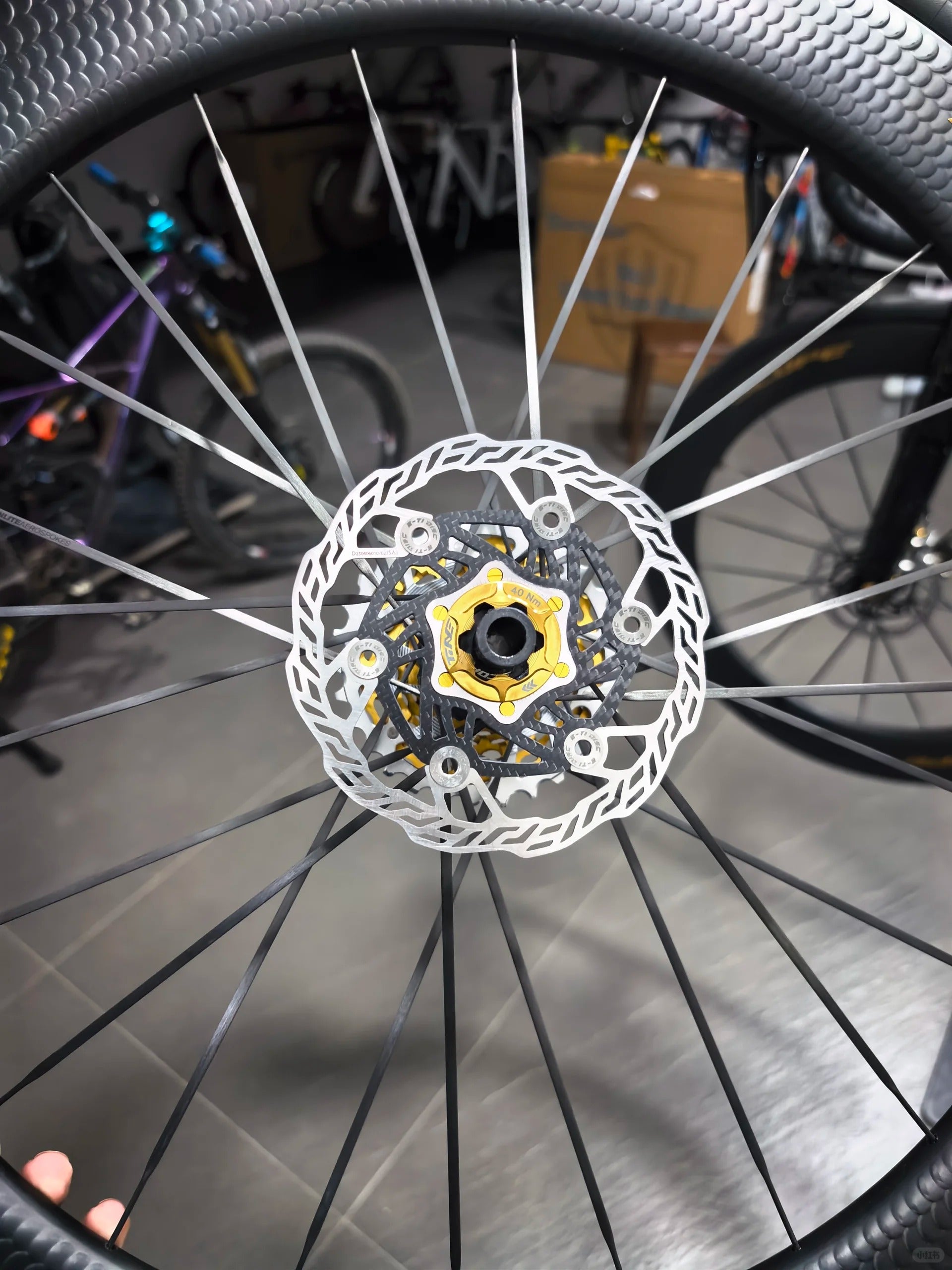 E-TI Rotor de frein à disque en carbone ultra-léger | 160mm / 140mm | 87g / 66g | Rivets en titane | Centerlock | Acier inoxydable CNC haute dureté