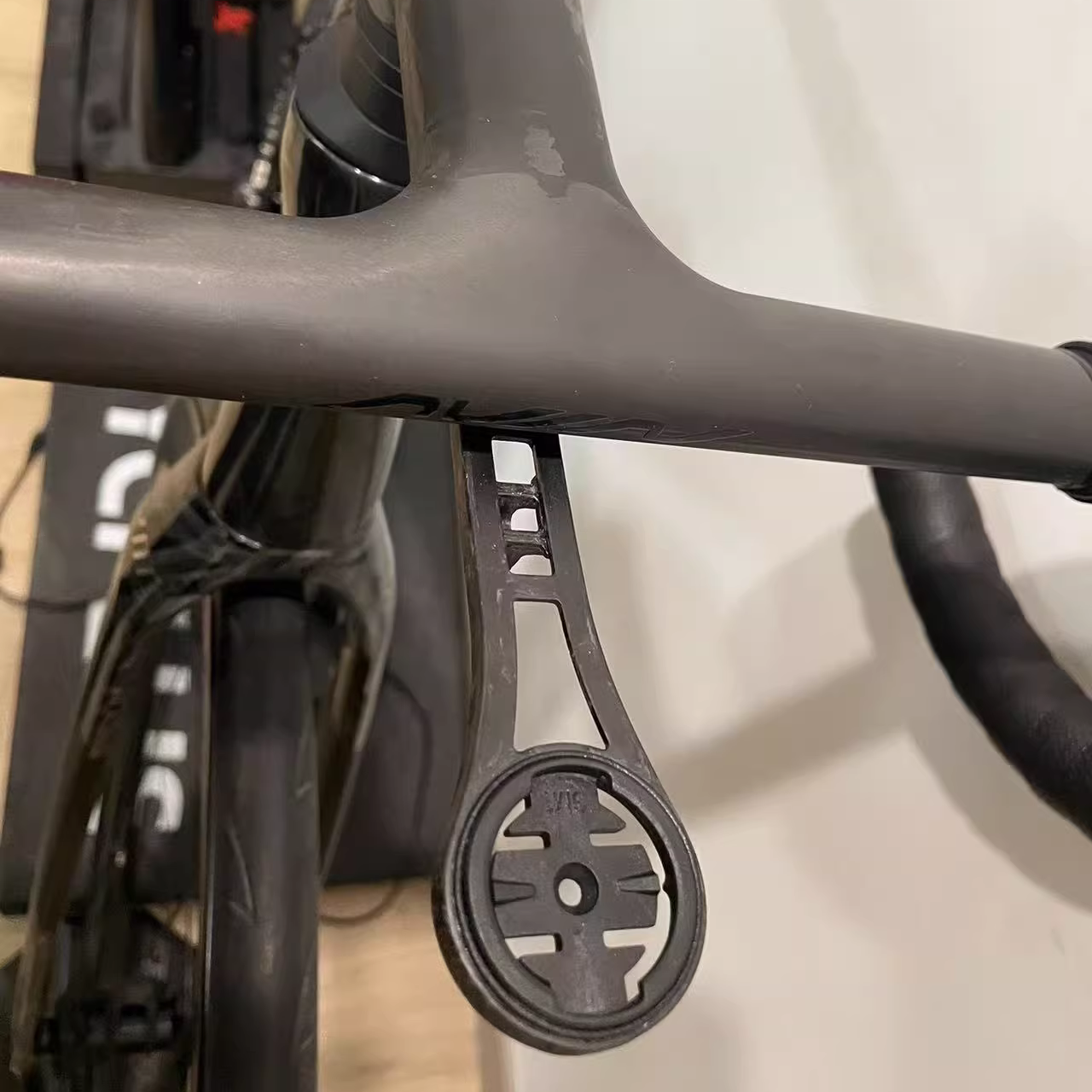 10g Ultra-Light Carbon Computer Mount – Compatible with Roval, Vision, Canyon, BMC, THM, Darimo & More