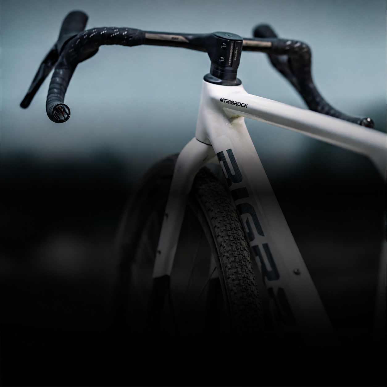 BIGROCK Carbon Fiber Integrated Gravel Handlebar with Stem – Lightweight Flared Drop Bar for Gravel Bikes