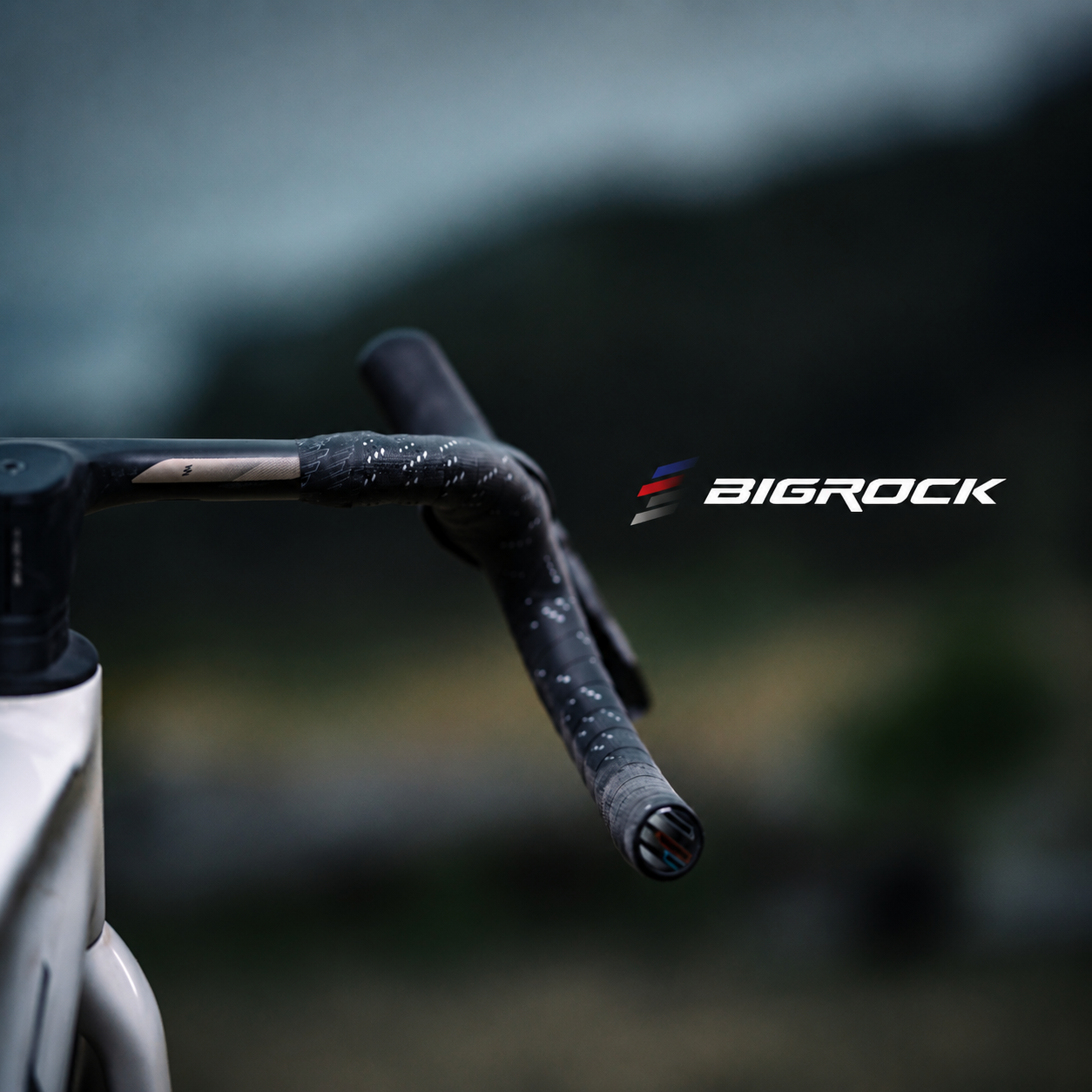 BIGROCK Carbon Fiber Integrated Gravel Handlebar with Stem – Lightweight Flared Drop Bar for Gravel Bikes