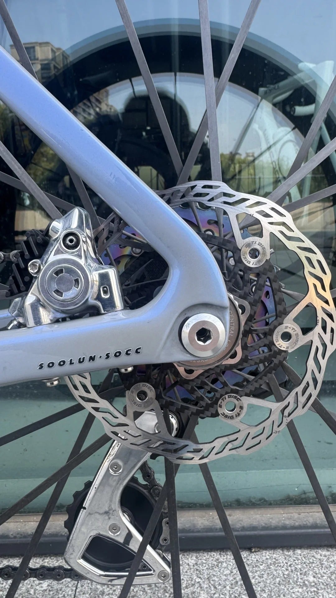E-TI Rotor de frein à disque en carbone ultra-léger | 160mm / 140mm | 87g / 66g | Rivets en titane | Centerlock | Acier inoxydable CNC haute dureté