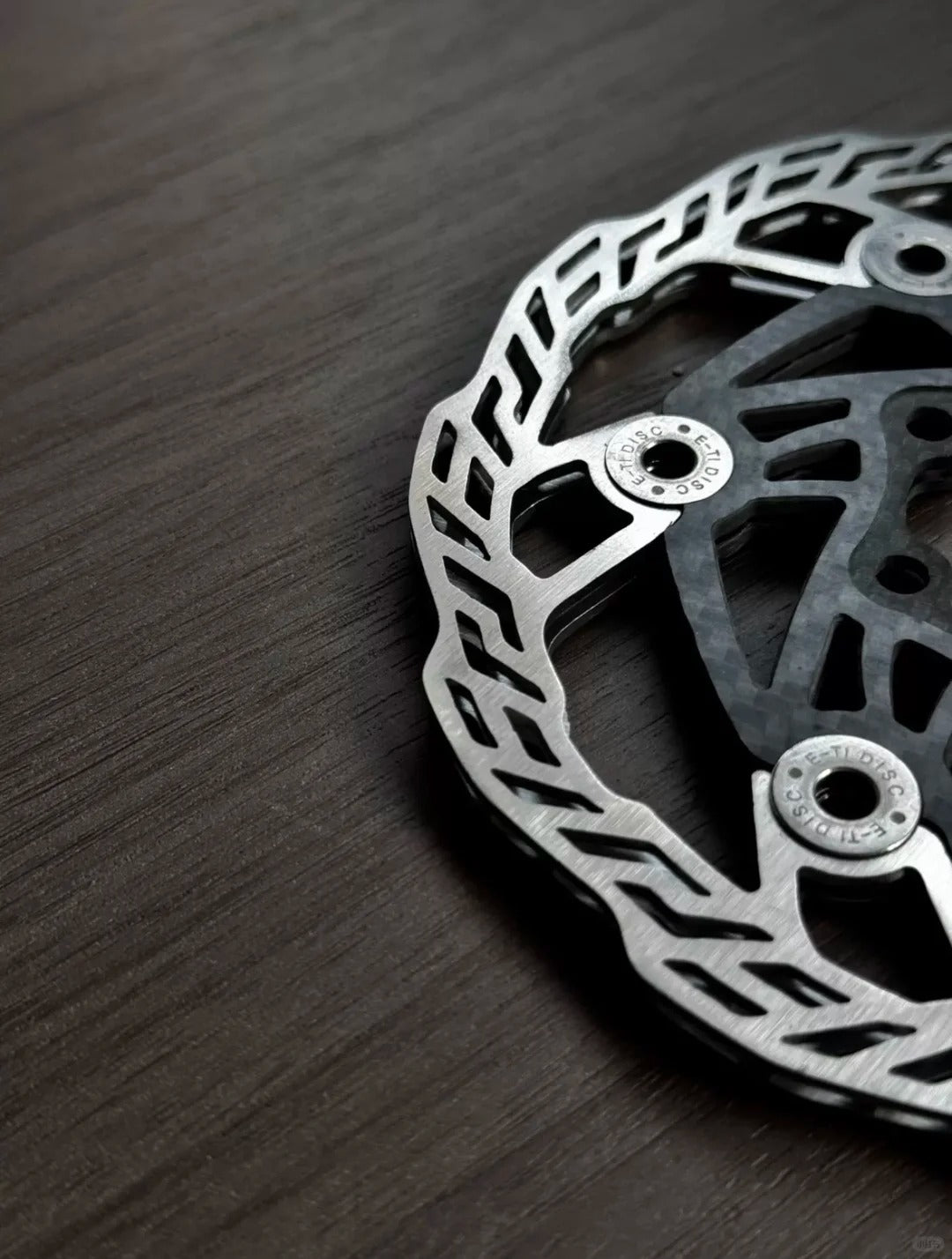E-TI Rotor de frein à disque en carbone ultra-léger | 160mm / 140mm | 87g / 66g | Rivets en titane | Centerlock | Acier inoxydable CNC haute dureté