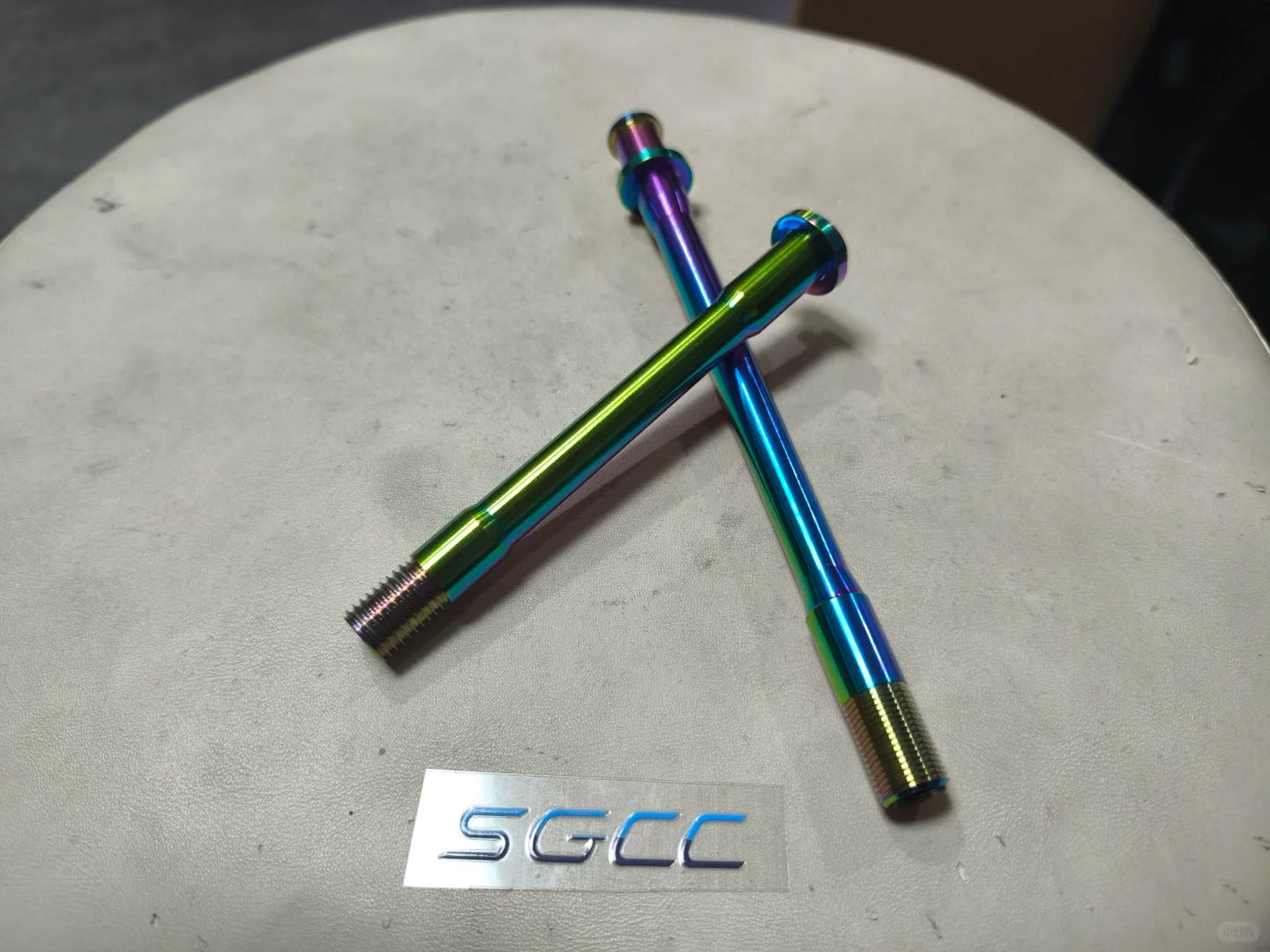 Custom Aluminum Thru Axle Kit for Quick Pro AR ONE / ER ONE – 35.5g, Anodized Colors