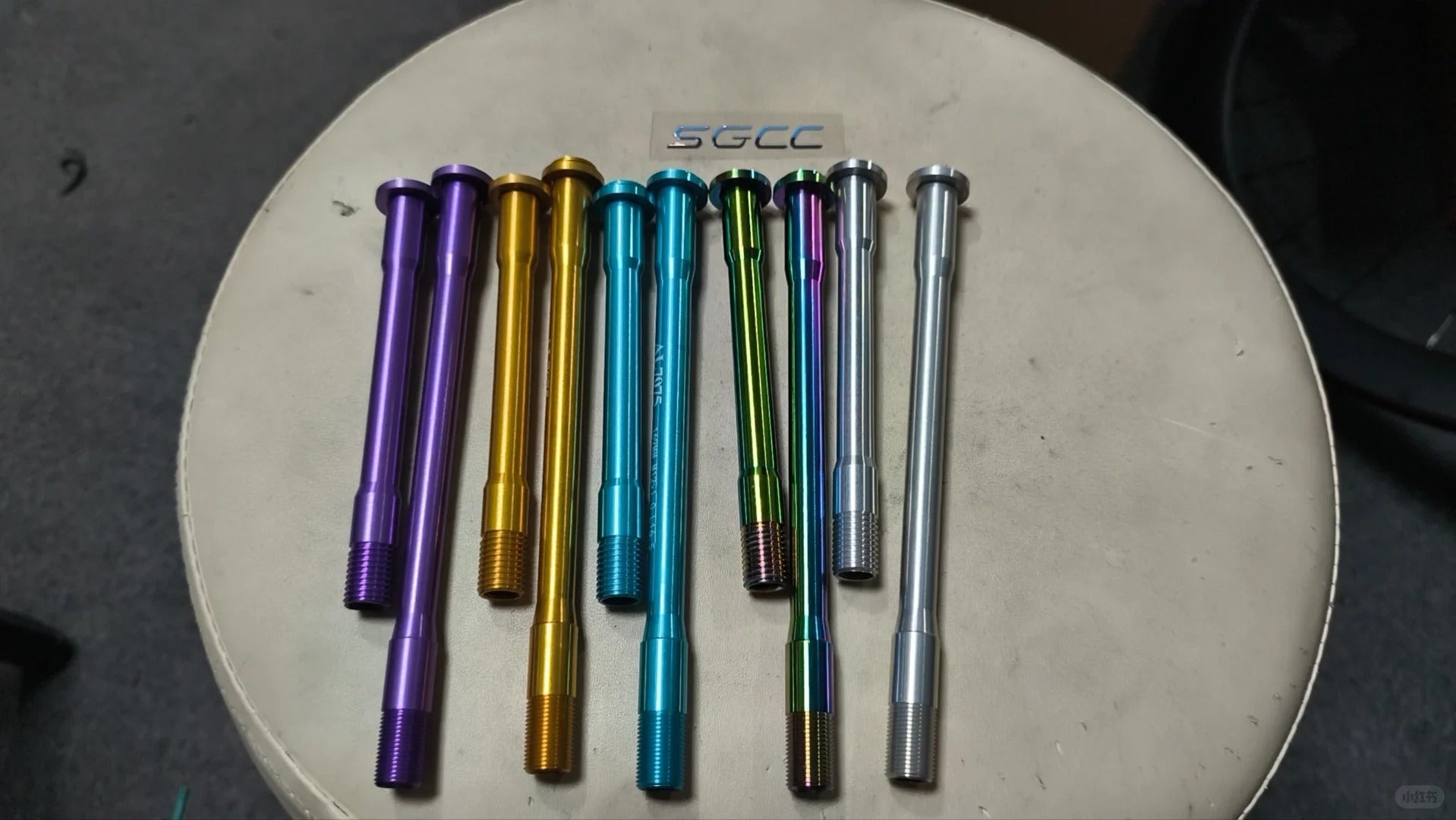 Custom Aluminum Thru Axle Kit for Quick Pro AR ONE / ER ONE – 35.5g, Anodized Colors