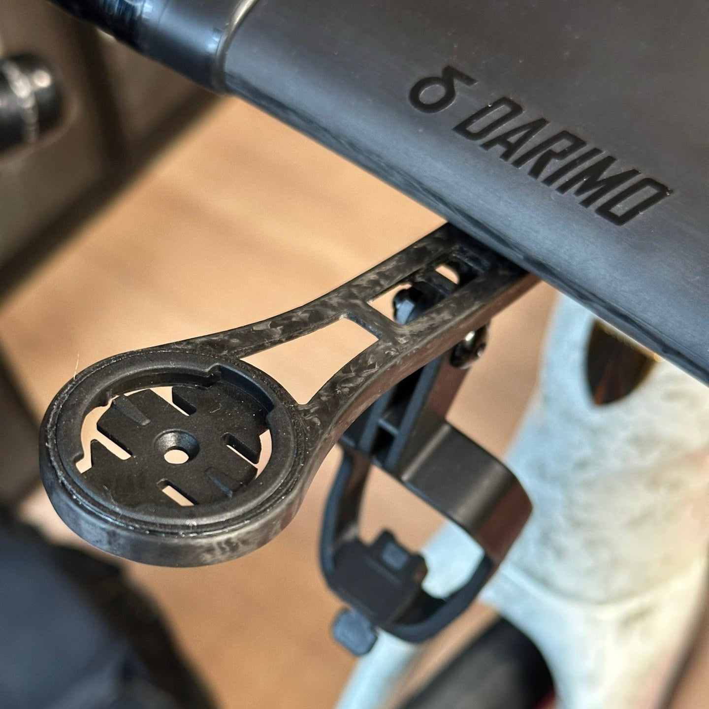 10g Ultra-light Carbon Fiber Computer Mount | Compatible with ENVE, Canyon Aeroad, Cervélo S5, Pinarello MOST, BMC ICS, Vision 5D/ARC, Scott Foil