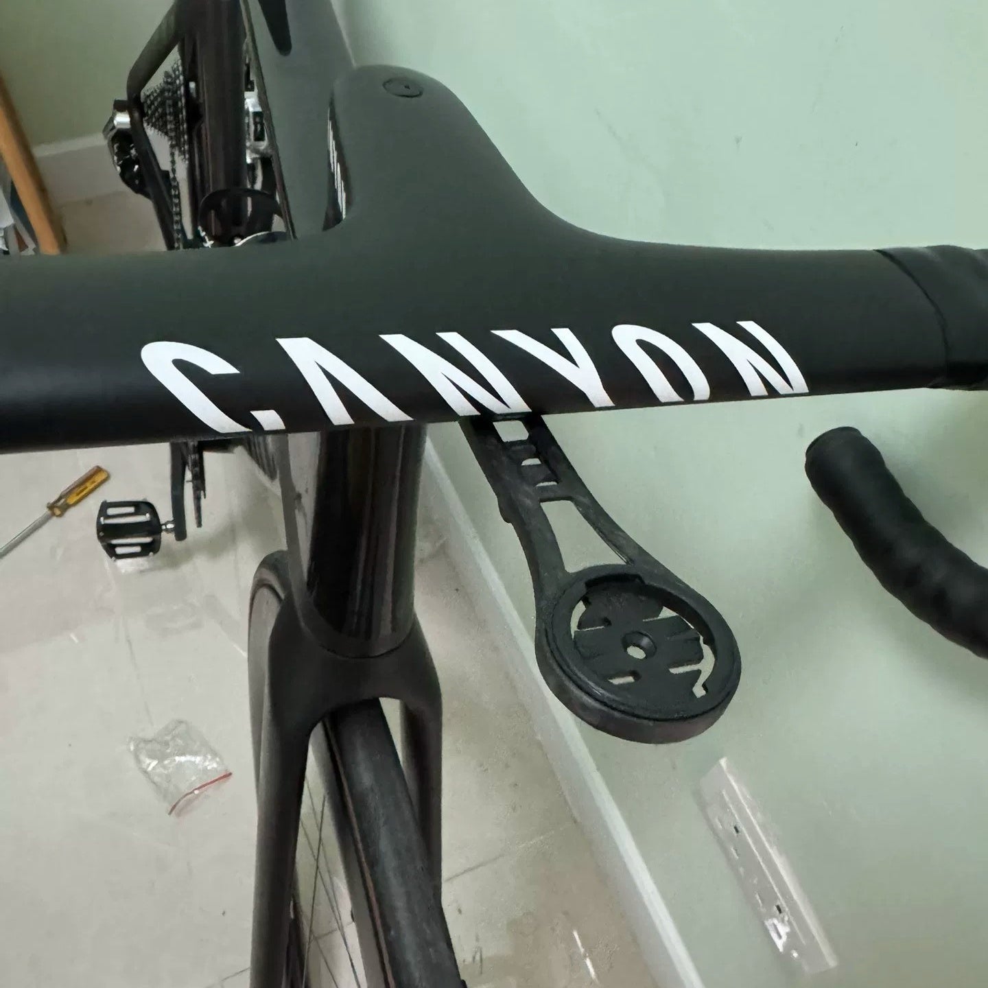 10g Ultra-light Carbon Fiber Computer Mount | Compatible with ENVE, Canyon Aeroad, Cervélo S5, Pinarello MOST, BMC ICS, Vision 5D/ARC, Scott Foil