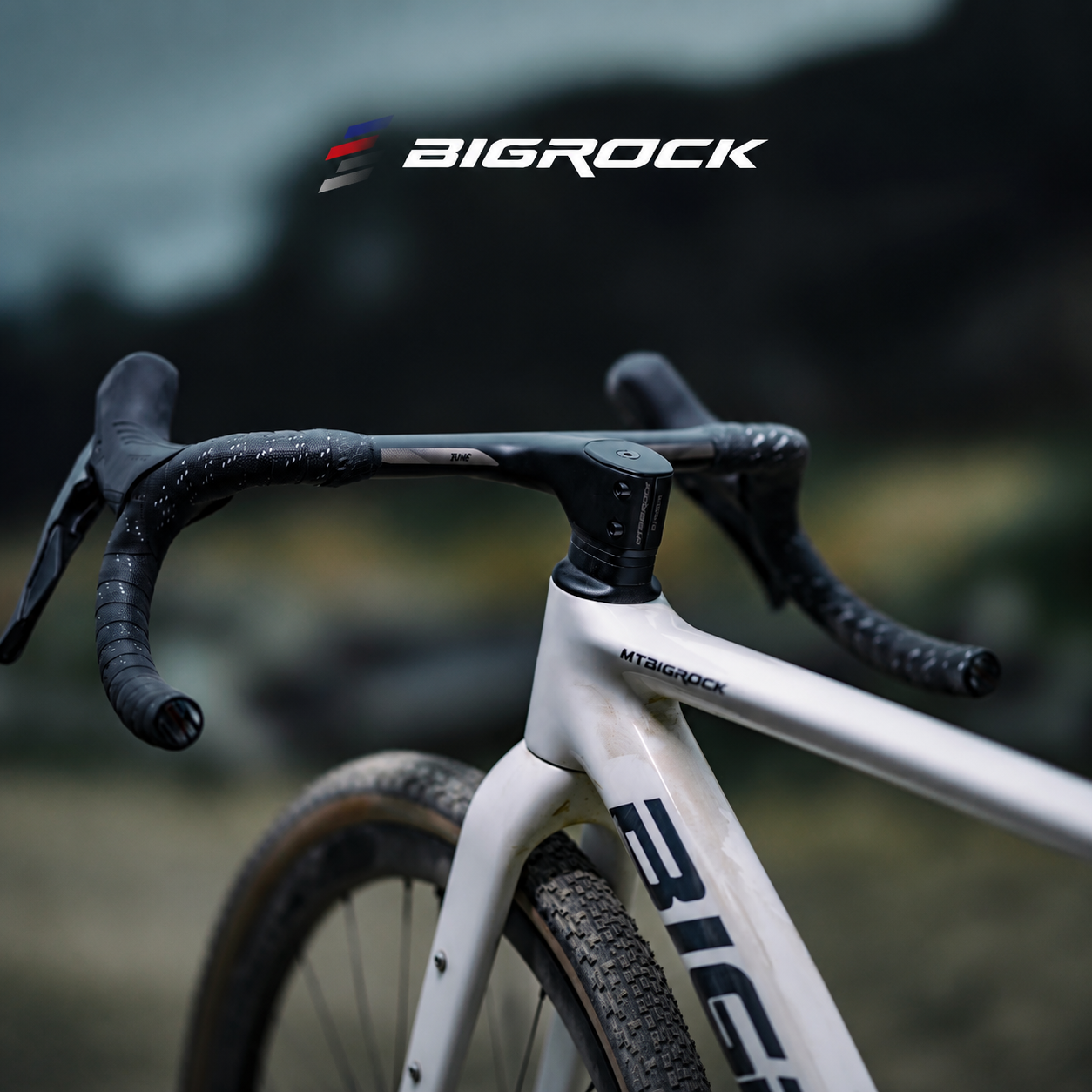 BIGROCK Carbon Fiber Integrated Gravel Handlebar with Stem – Lightweight Flared Drop Bar for Gravel Bikes